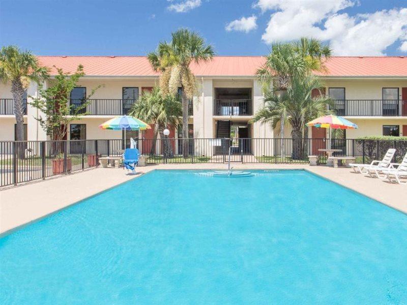 Days Inn & Suites By Wyndham Navarre - Near Beaches Hurlburt Exterior foto