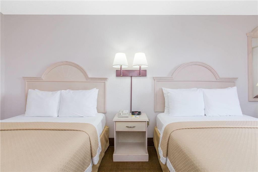 Days Inn & Suites By Wyndham Navarre - Near Beaches Hurlburt Quarto foto