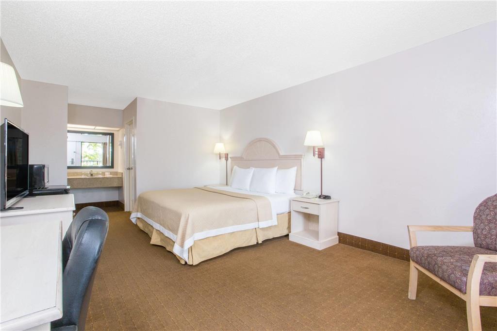 Days Inn & Suites By Wyndham Navarre - Near Beaches Hurlburt Quarto foto