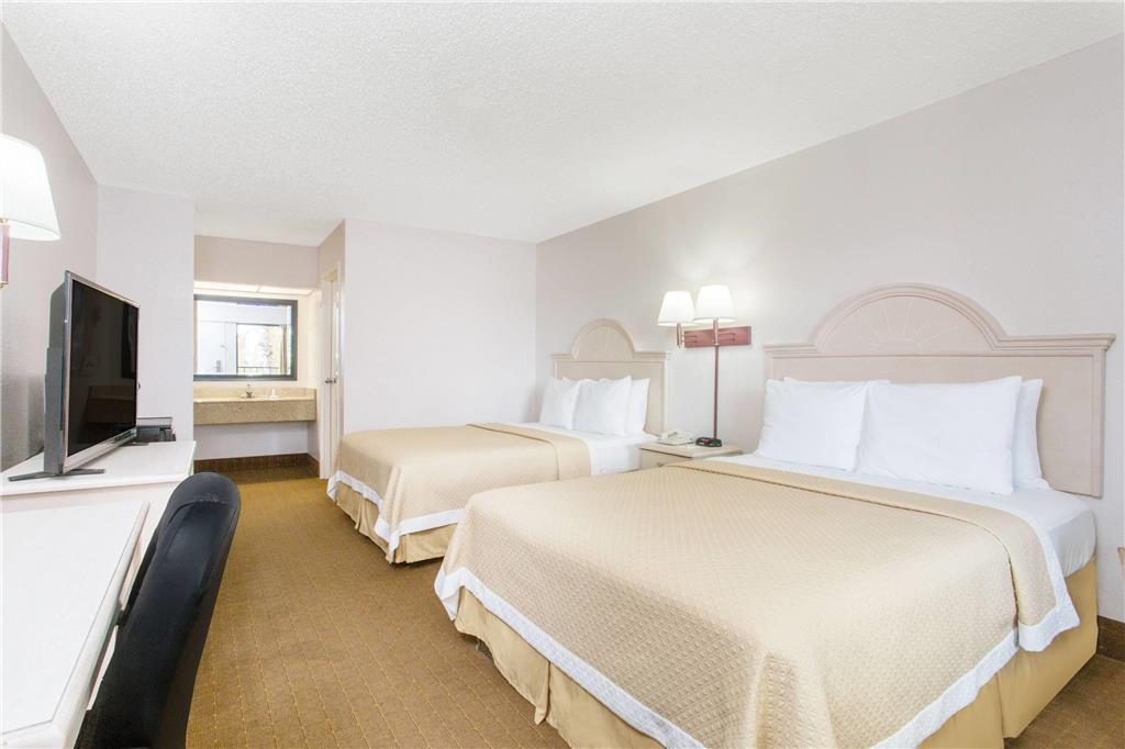 Days Inn & Suites By Wyndham Navarre - Near Beaches Hurlburt Quarto foto