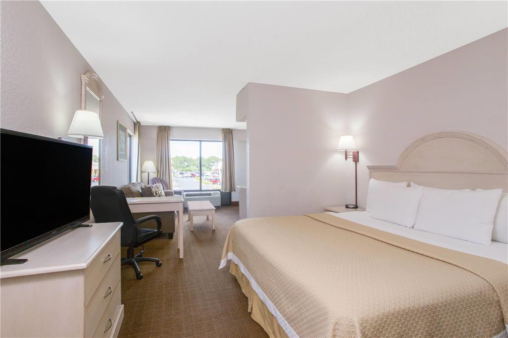 Days Inn & Suites By Wyndham Navarre - Near Beaches Hurlburt Quarto foto